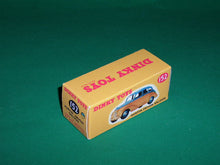 Load image into Gallery viewer, Dinky Toys #152 (# 40d) Austin Devon Saloon.