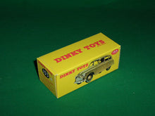 Load image into Gallery viewer, Dinky Toys #153 (# 40e) Standard Vanguard Saloon.