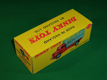 Load image into Gallery viewer, Dinky Toys #343 (#30n) Farm Produce Wagon.