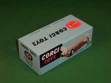 Load image into Gallery viewer, Corgi Toys #101 Platform Trailer.
