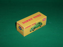 Load image into Gallery viewer, Dinky Toys #152 (# 40d) Austin Devon Saloon.