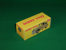 Load image into Gallery viewer, Dinky Toys #153 (# 40e) Standard Vanguard Saloon.