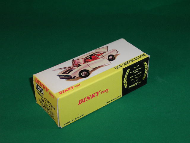 Dinky Toys #159 Ford Cortina De Luxe ( Mk II ).