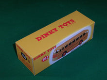 Load image into Gallery viewer, Dinky Toys #282 (#29h) Duple Roadmaster Coach.