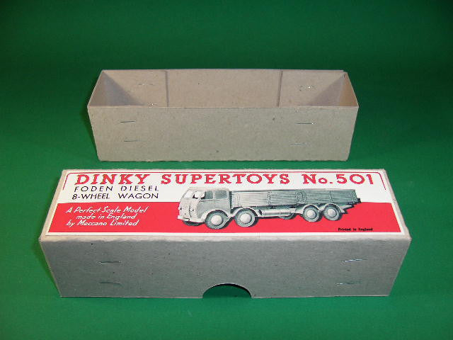 Dinky Toys #501 Foden Diesel 8-Wheel Wagon 1st cab - plain board.