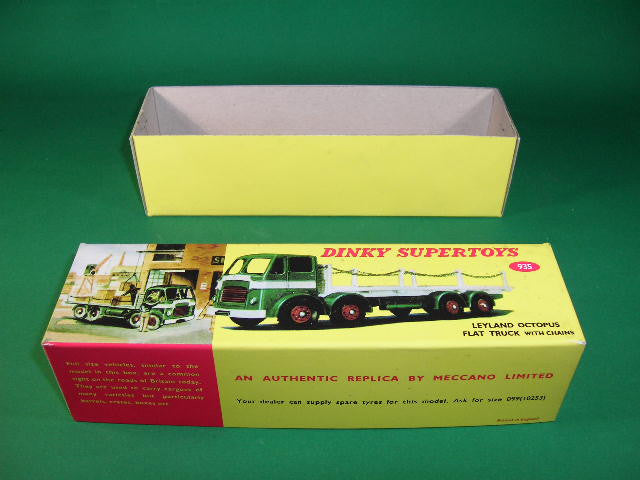 Dinky Toys #935 Leyland Octopus Flat Truck with Chains