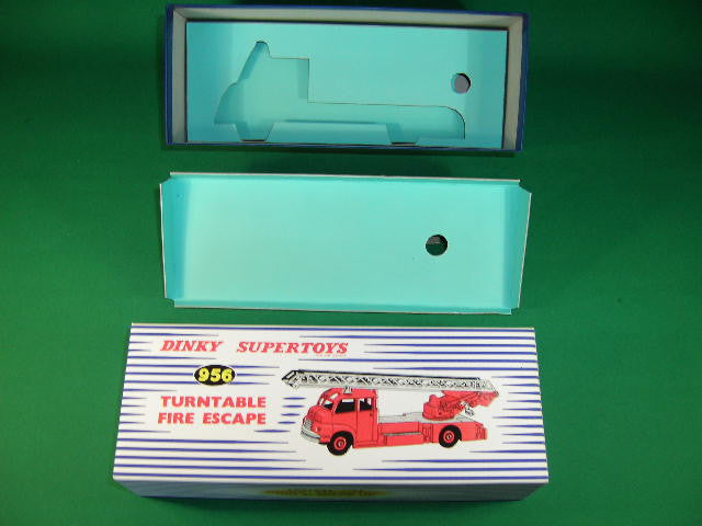 LOT DE 2 DINKY TOYS ENGLAND camion pompier Turnaple Fire Escape, ref LOT DE 2 DINKY TOYS ENGLAND camion pompier Turnaple Fire Escape, ref