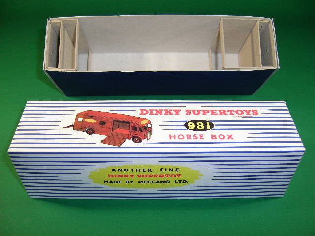 Dinky Toys #981 (#581) Horse Box (British Rail).